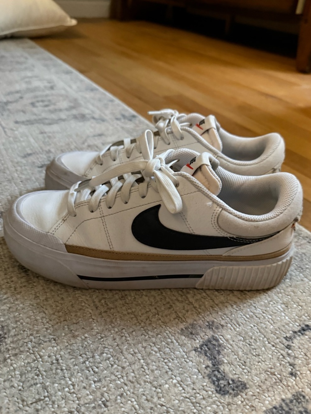 Nike Court Legacy Lift sneaker